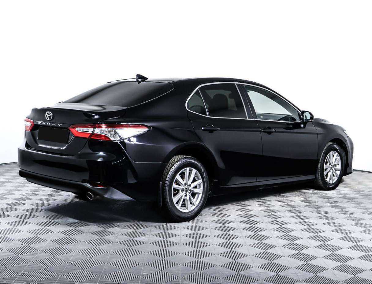 Toyota Camry, 2020 - фото №2