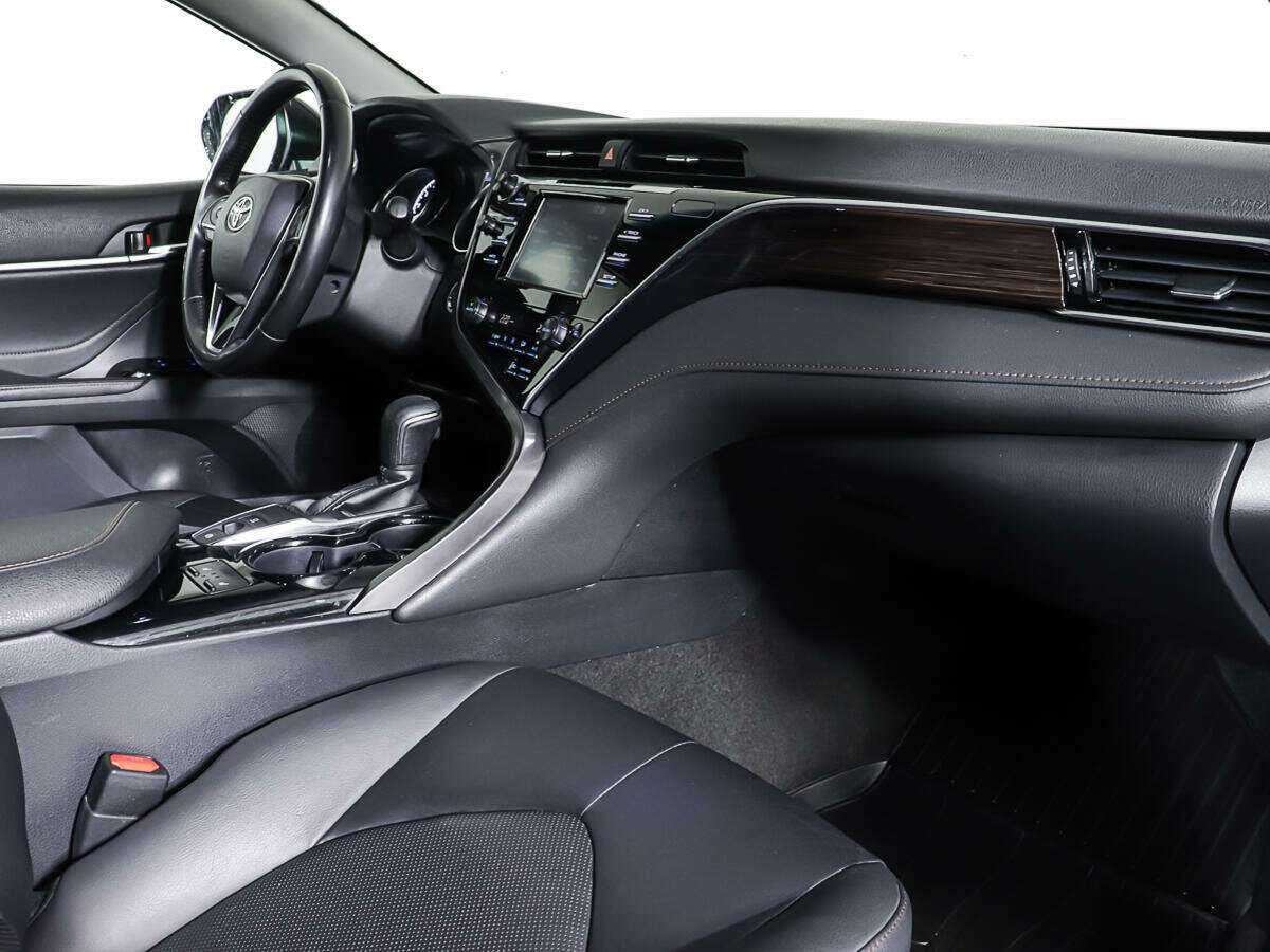 Toyota Camry, 2020 - фото №4