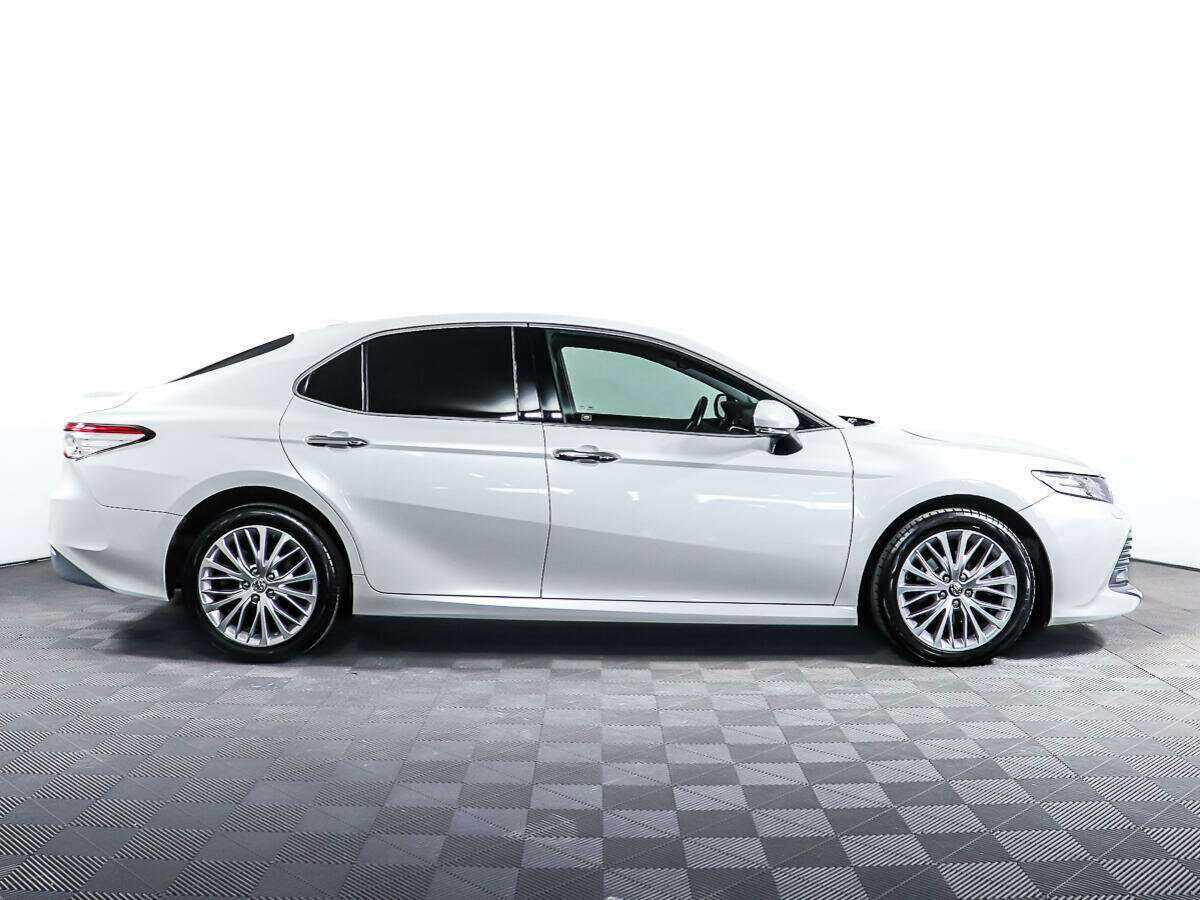 Toyota Camry, 2019 - фото №4