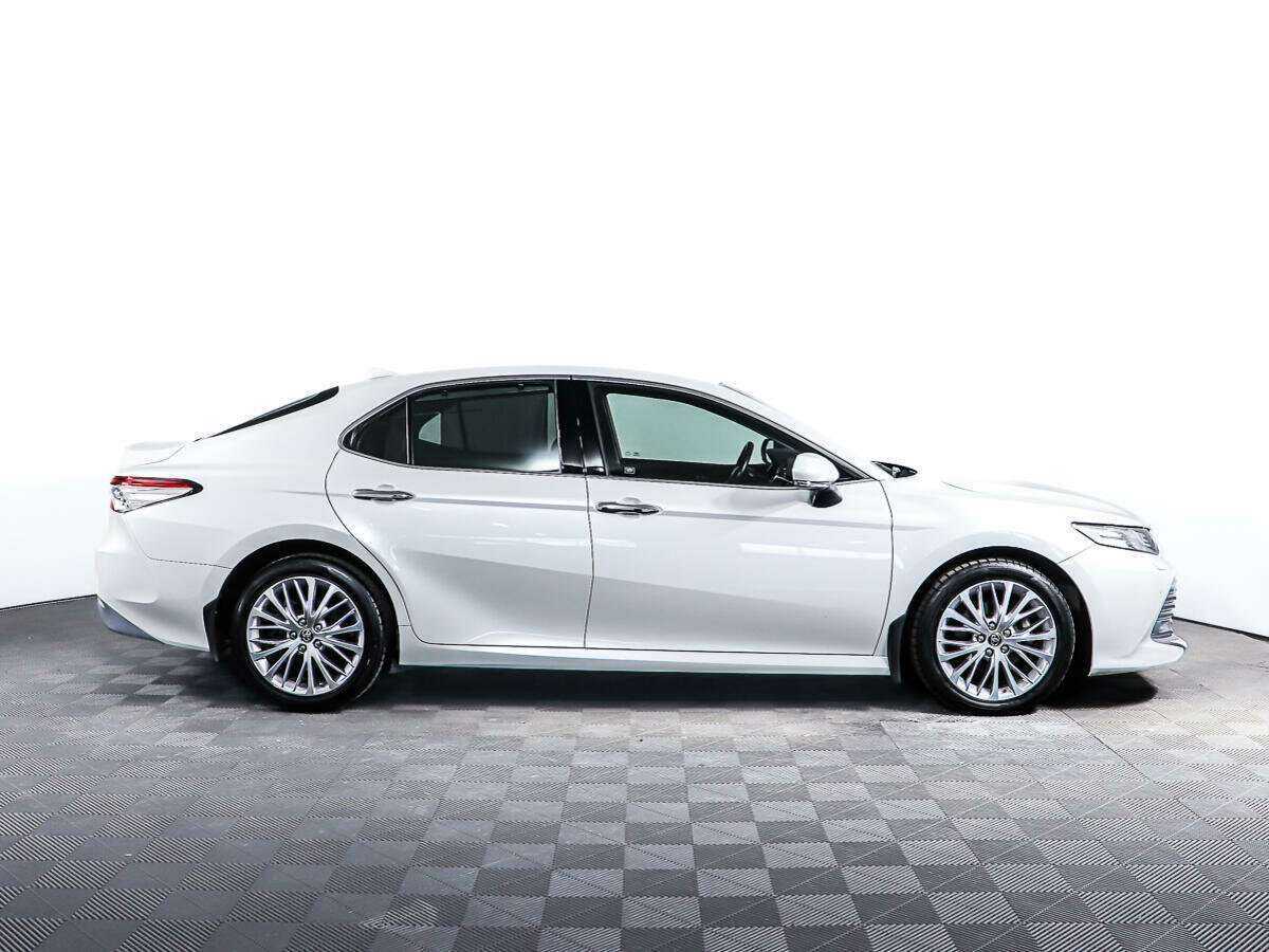 Toyota Camry, 2020 - фото №3