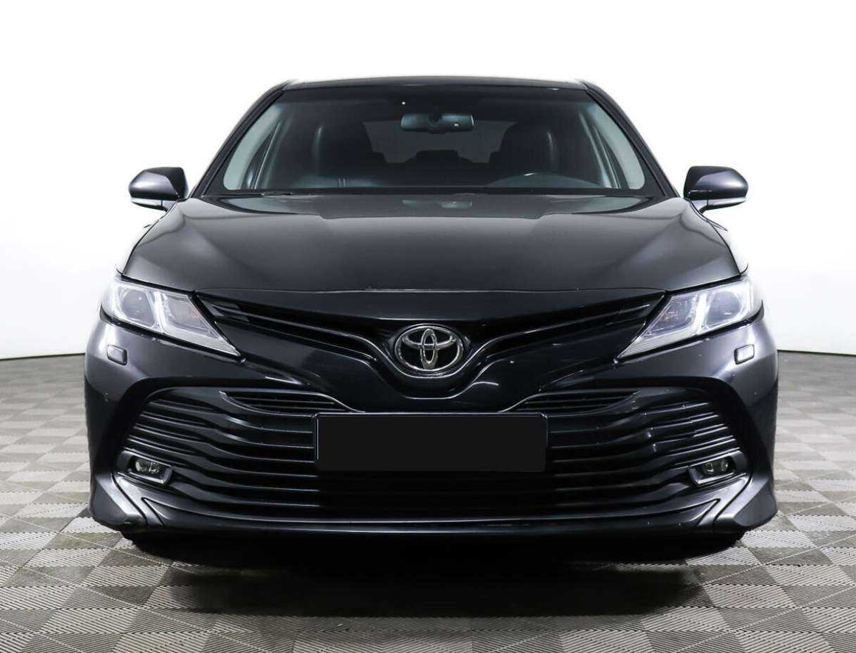 Toyota Camry, 2018 - фото №2