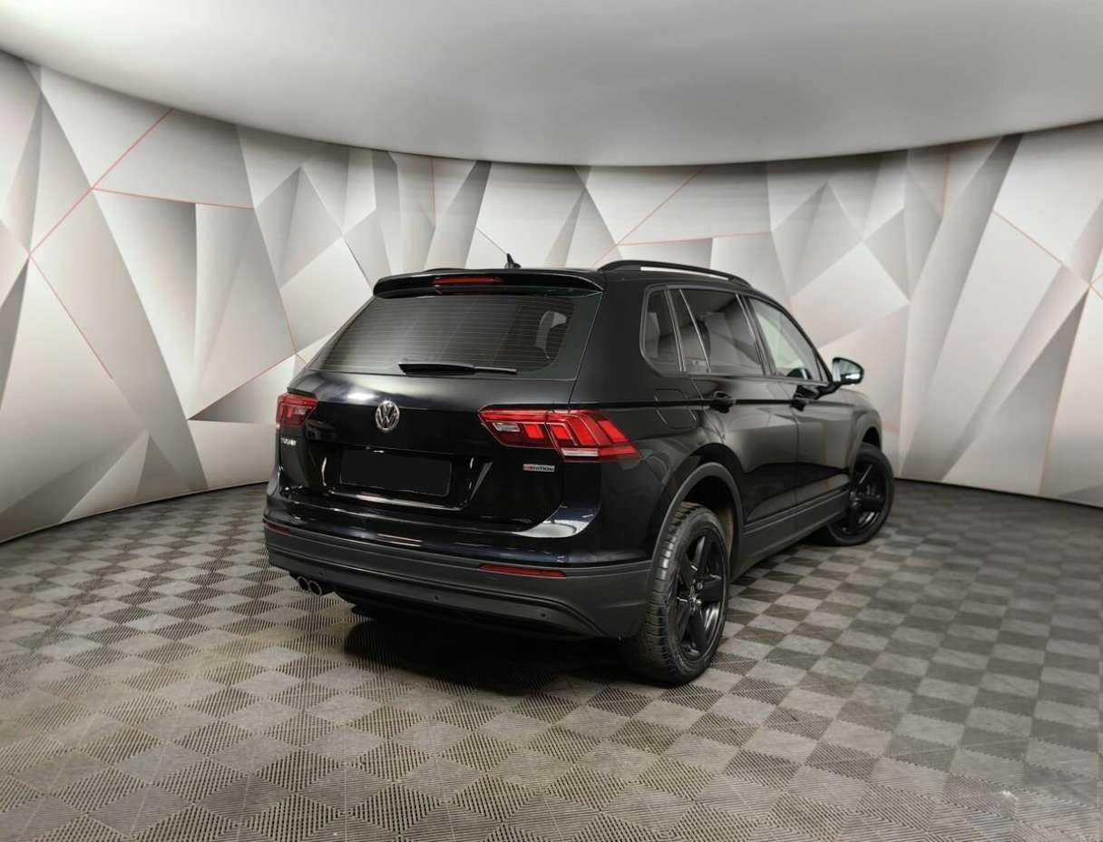 Volkswagen Tiguan, 2020 - фото №2