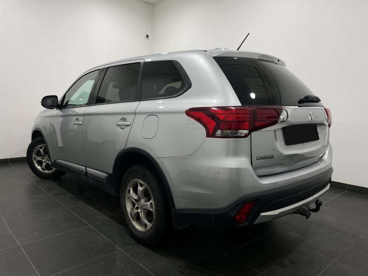 Mitsubishi Outlander, 2016 - фото №3