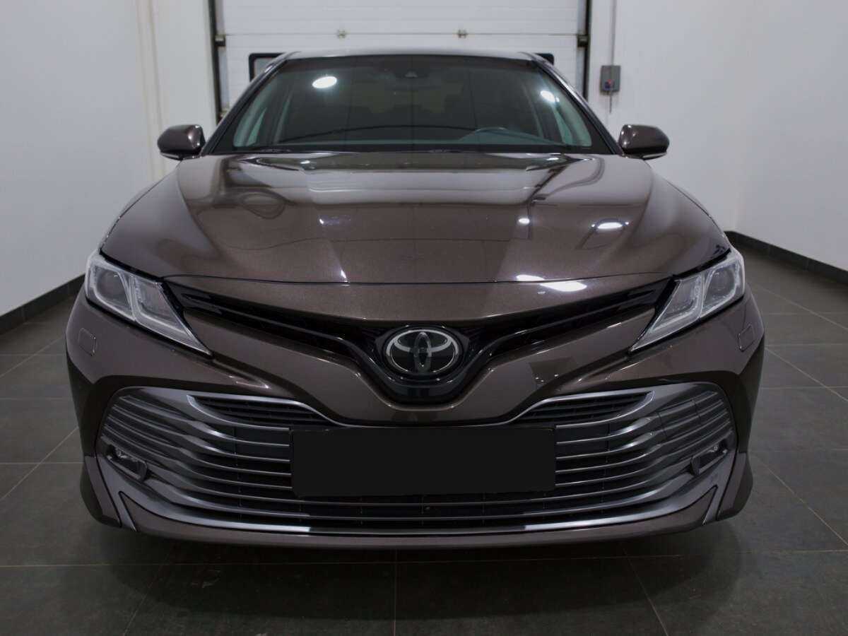 Toyota Camry, 2020 - фото №2