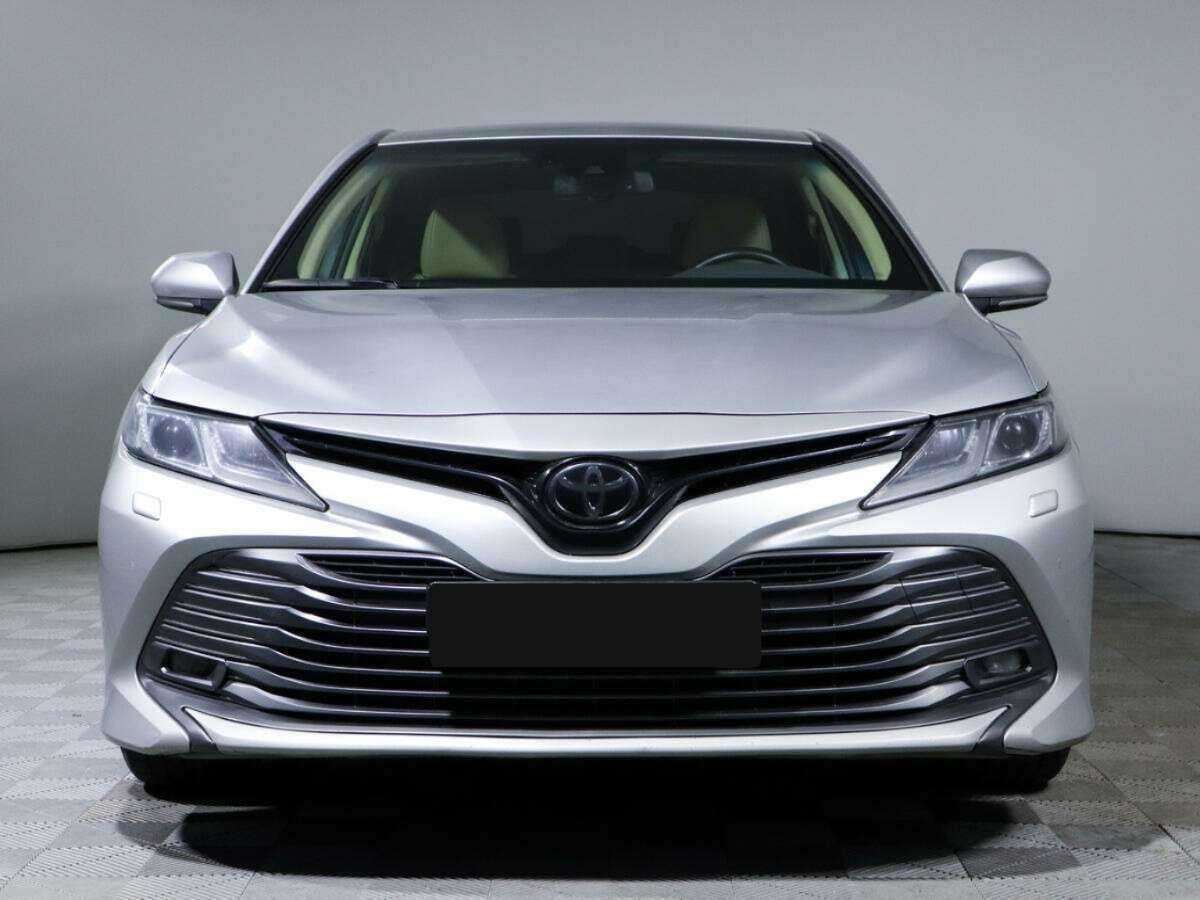 Toyota Camry, 2020 - фото №2