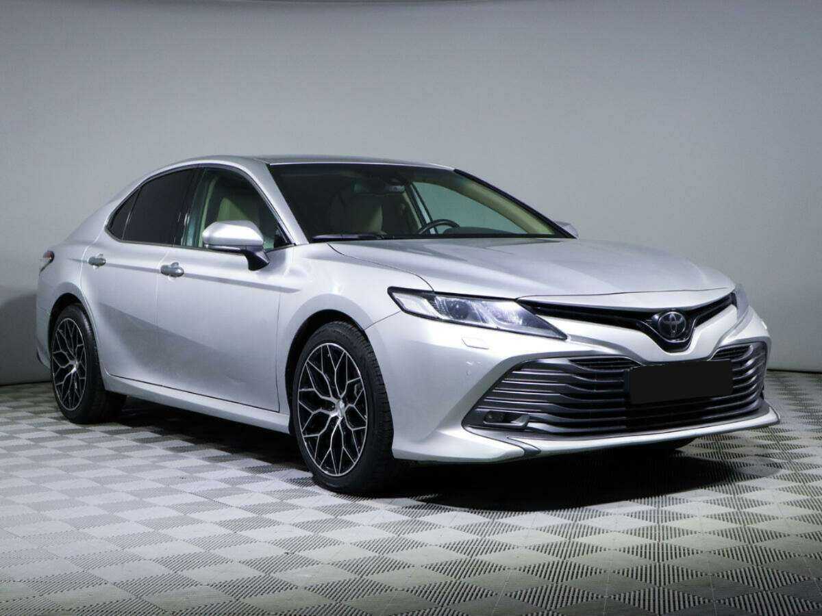 Toyota Camry, 2020 - фото №3