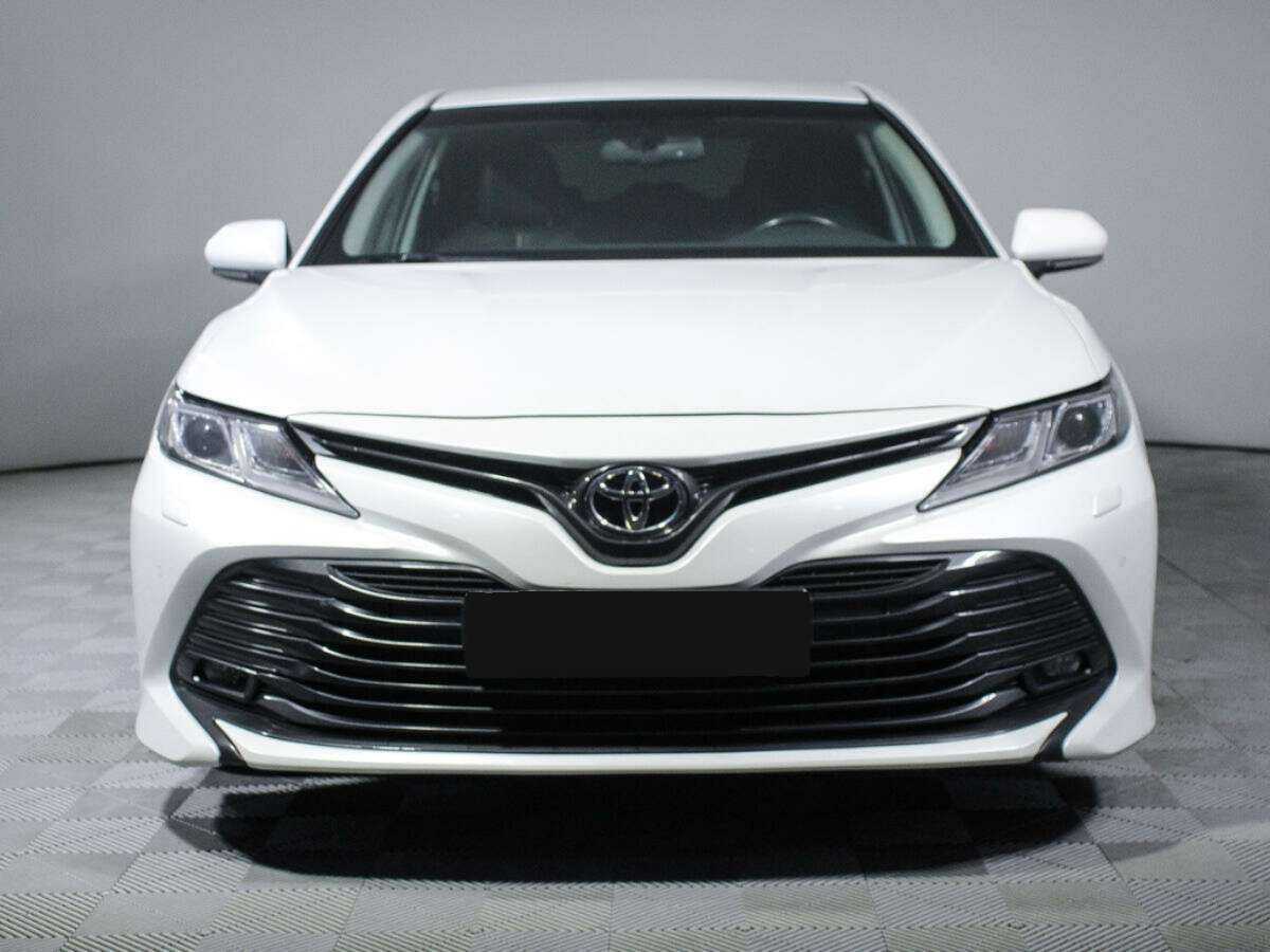 Toyota Camry, 2020 - фото №2