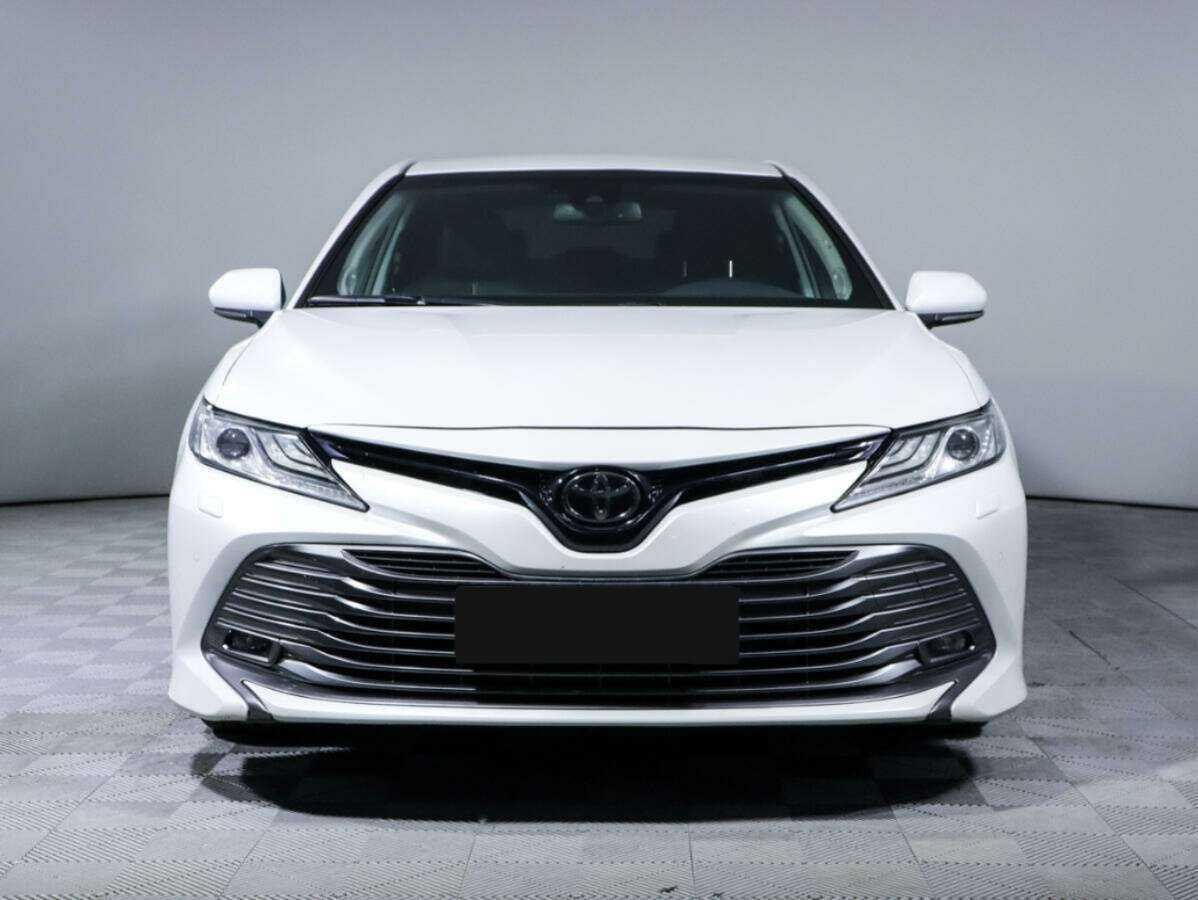 Toyota Camry, 2018 - фото №2
