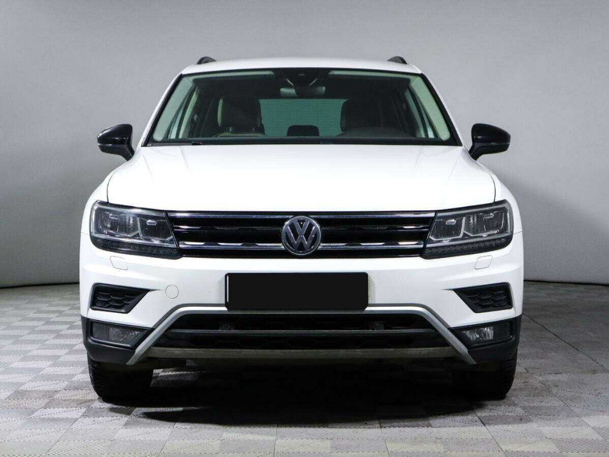Volkswagen Tiguan, 2020 - фото №2