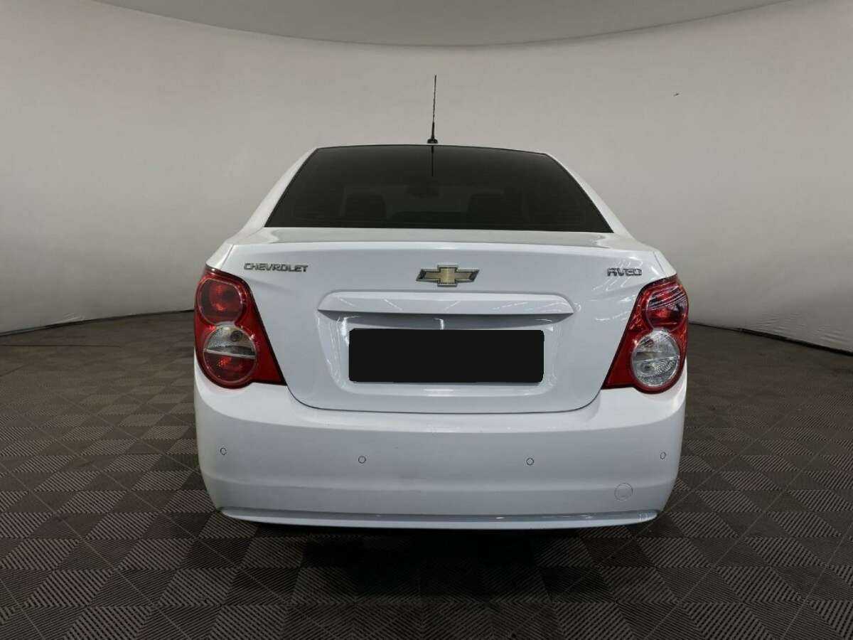 Chevrolet Aveo, 2015 - фото №1