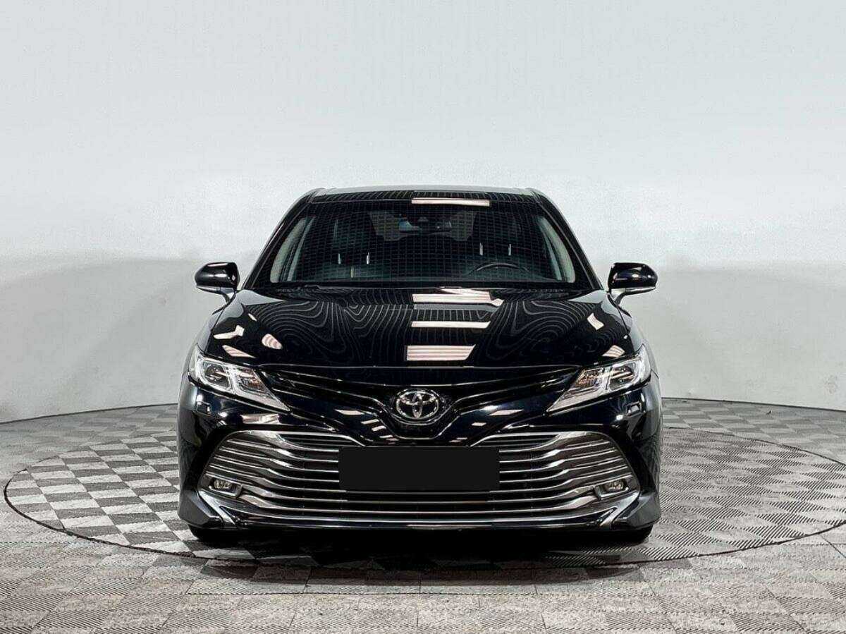 Toyota Camry, 2018 - фото №1