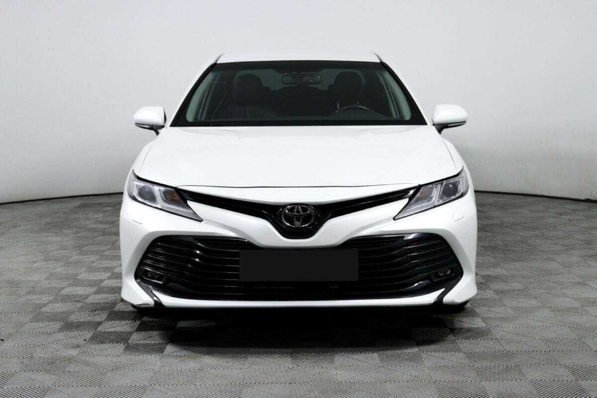 Toyota Camry, 2019 - фото №2