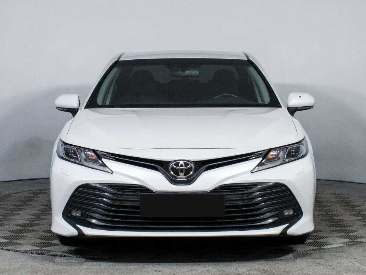 Toyota Camry, 2020 - фото №2