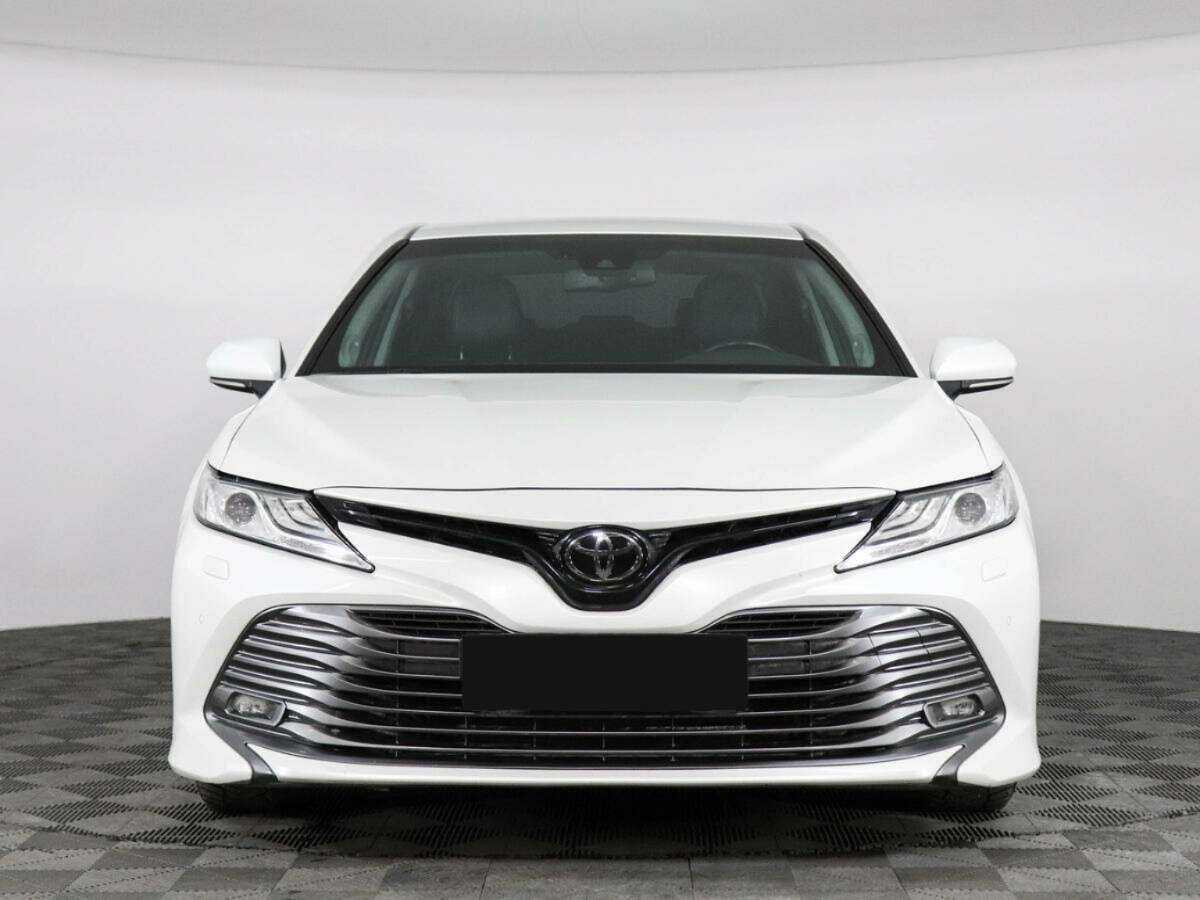 Toyota Camry, 2020 - фото №2