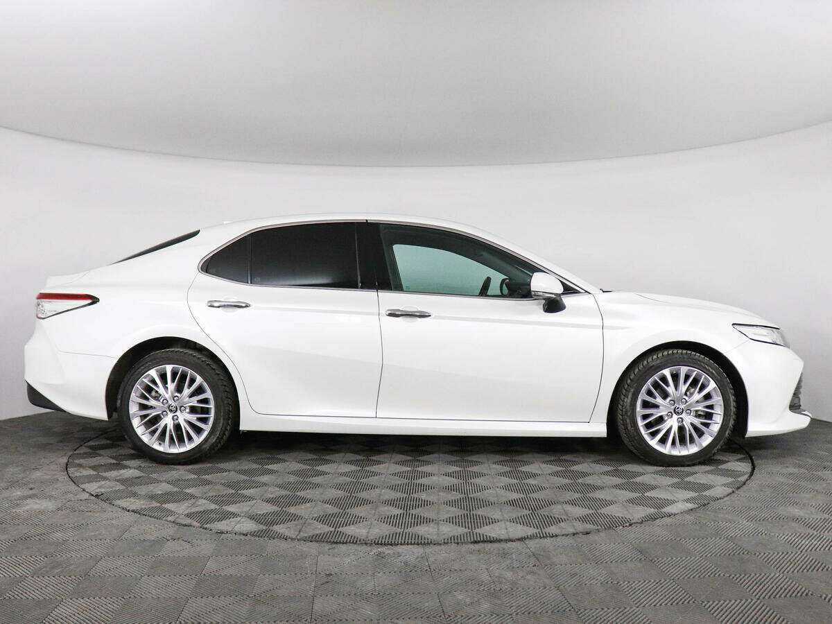 Toyota Camry, 2020 - фото №4