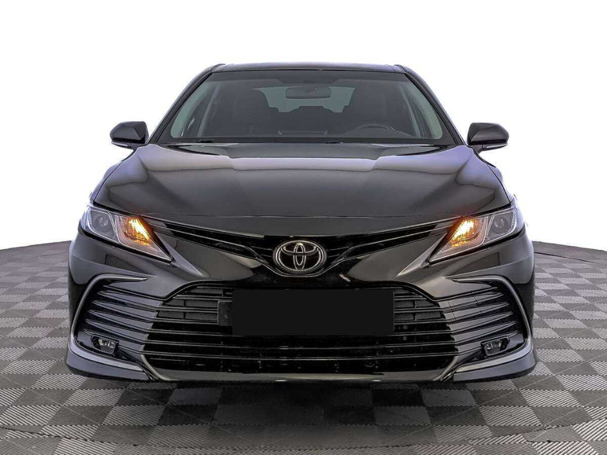 Toyota Camry, 2021 - фото №2