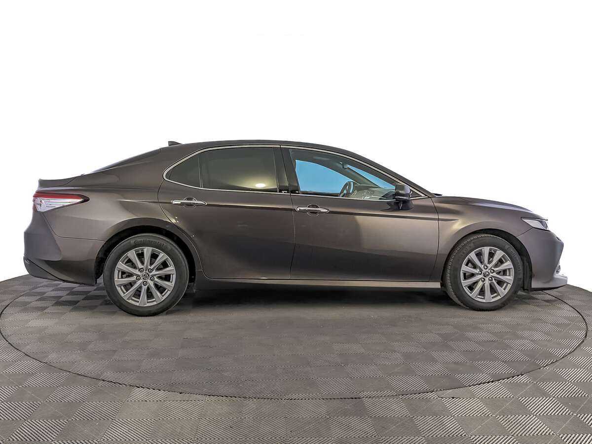 Toyota Camry, 2018 - фото №4
