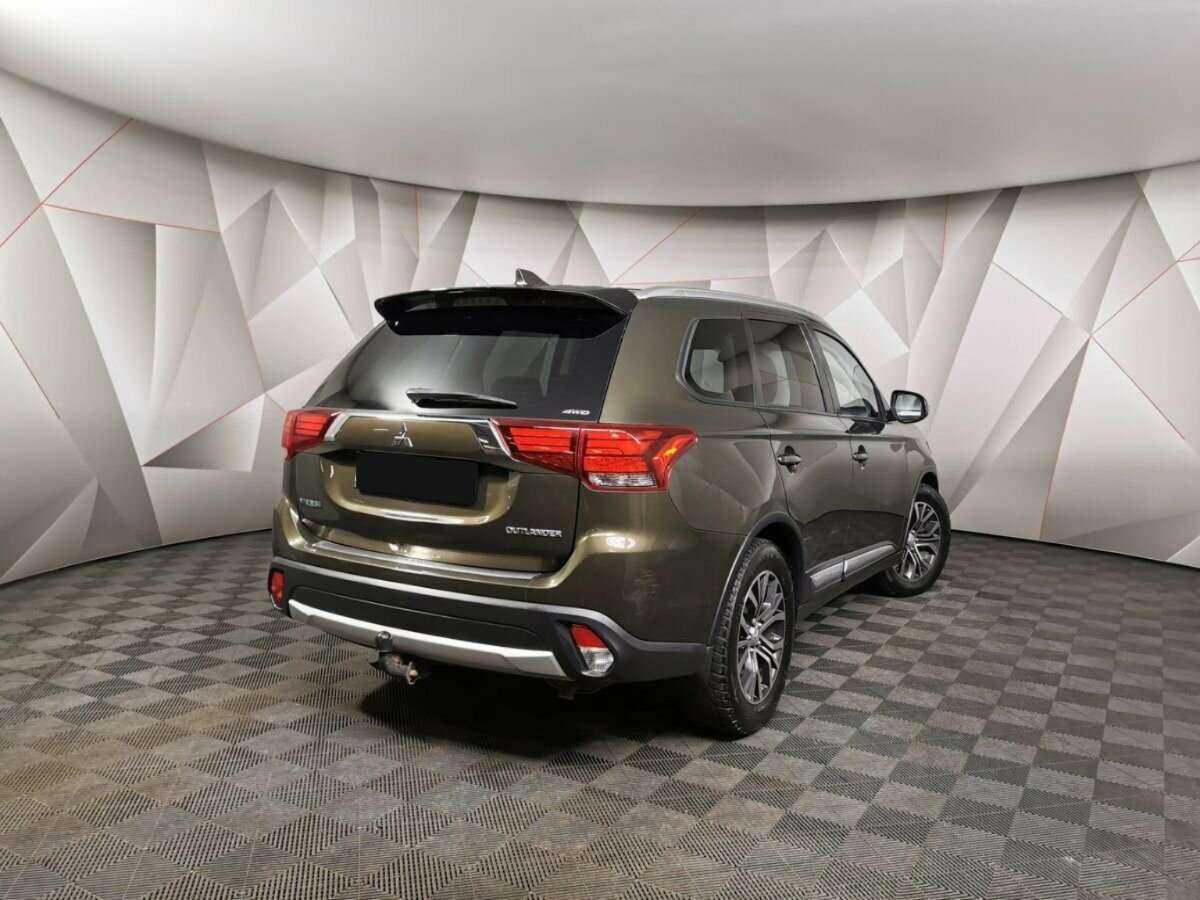 Mitsubishi Outlander, 2018 - фото №2