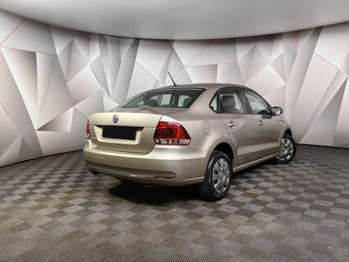 Volkswagen Polo, 2016 - фото №2