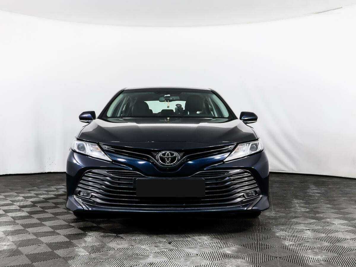 Toyota Camry, 2020 - фото №2