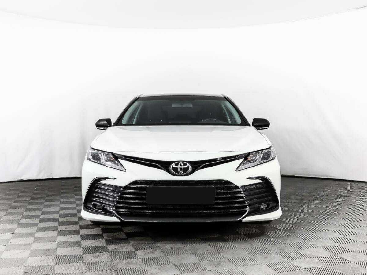 Toyota Camry, 2021 - фото №2