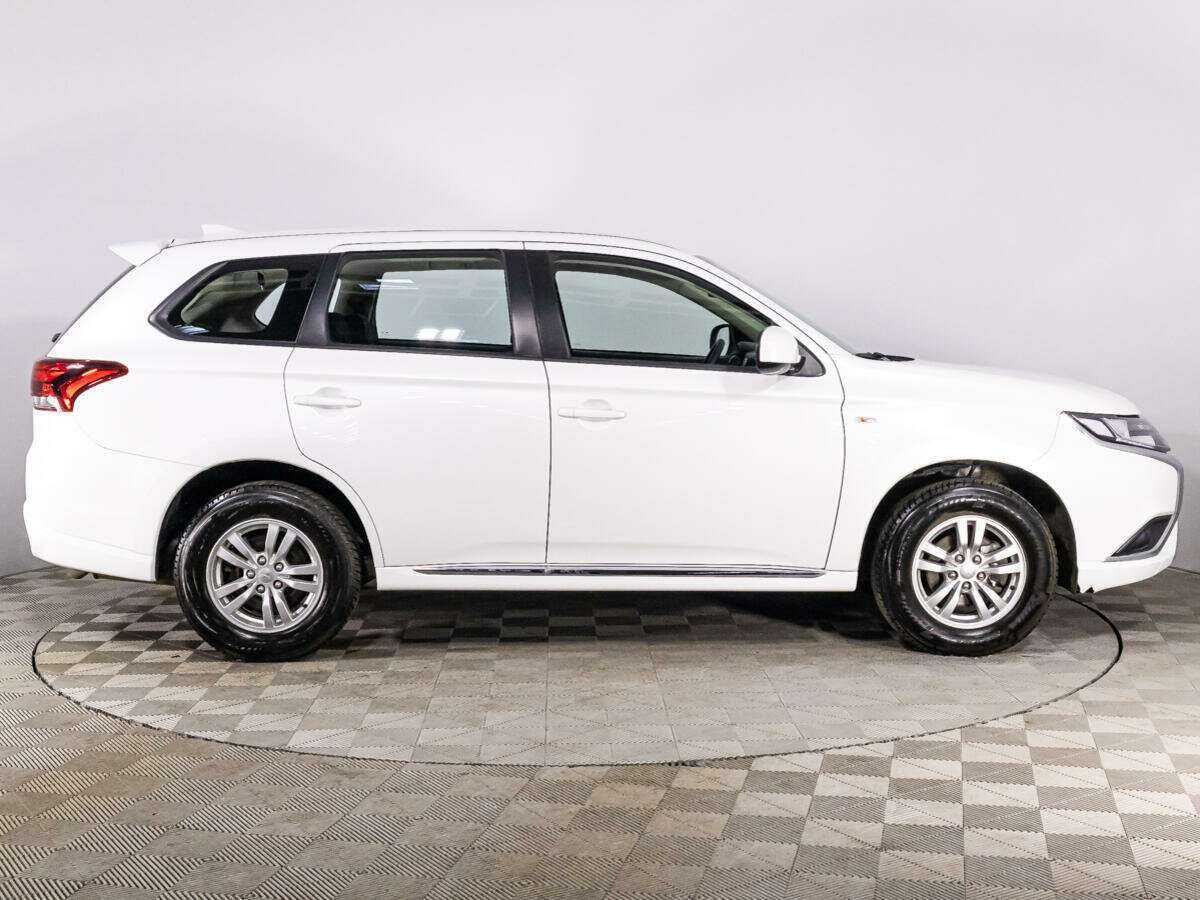 Mitsubishi Outlander, 2022 - фото №4