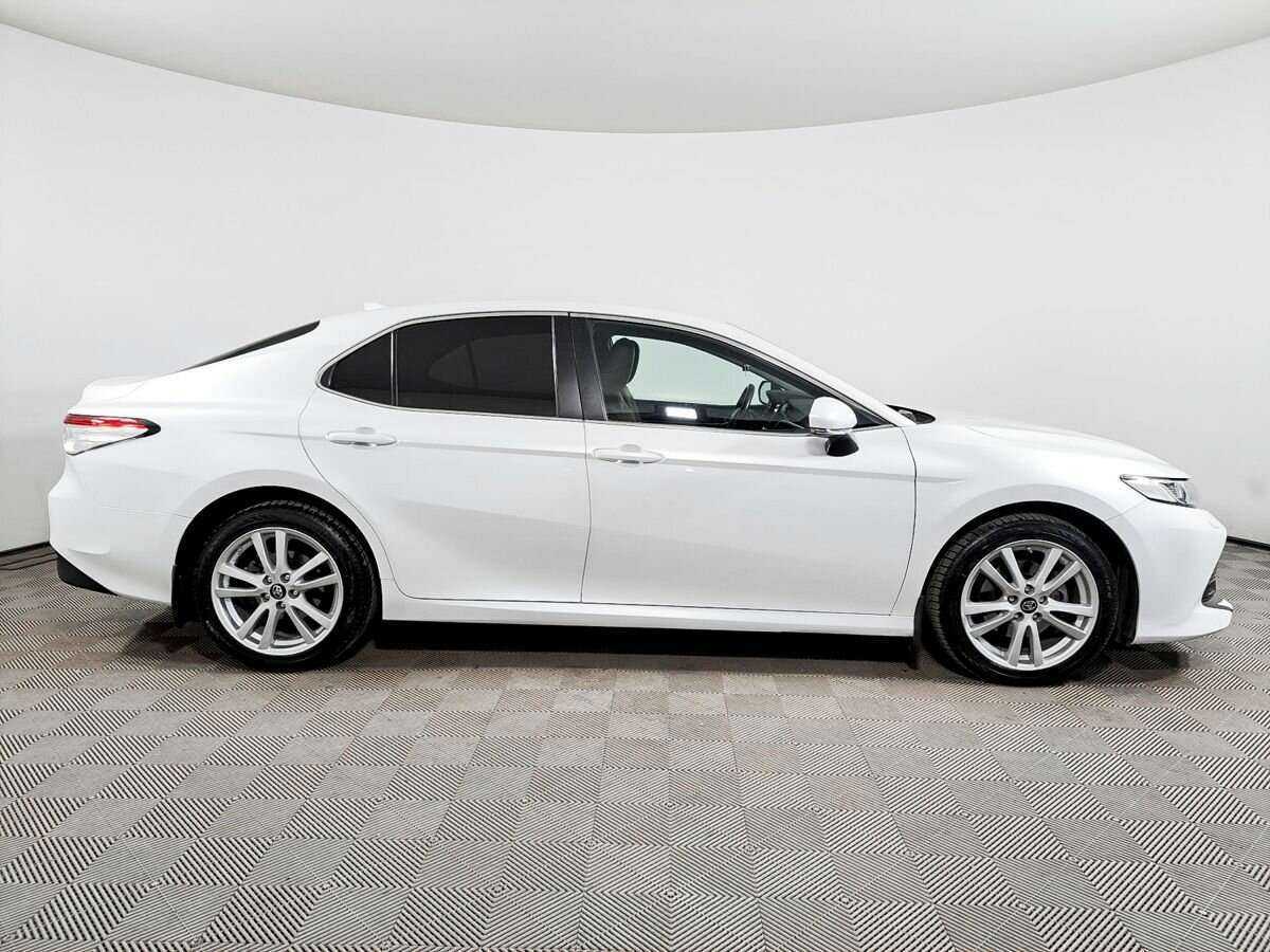 Toyota Camry, 2019 - фото №4