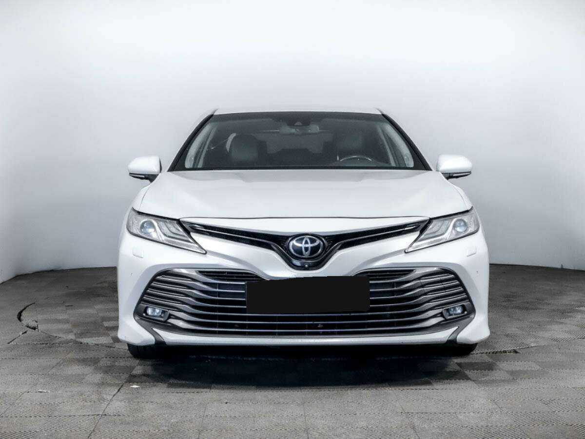 Toyota Camry, 2018 - фото №2