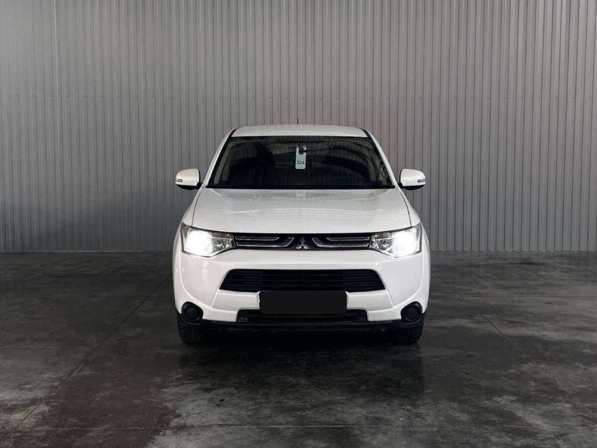 Mitsubishi Outlander, 2013 - фото №2