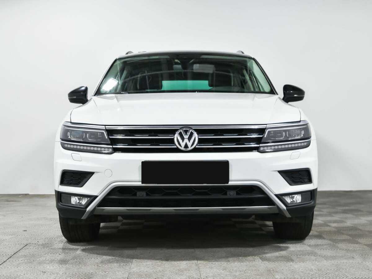 Volkswagen Tiguan, 2020 - фото №2