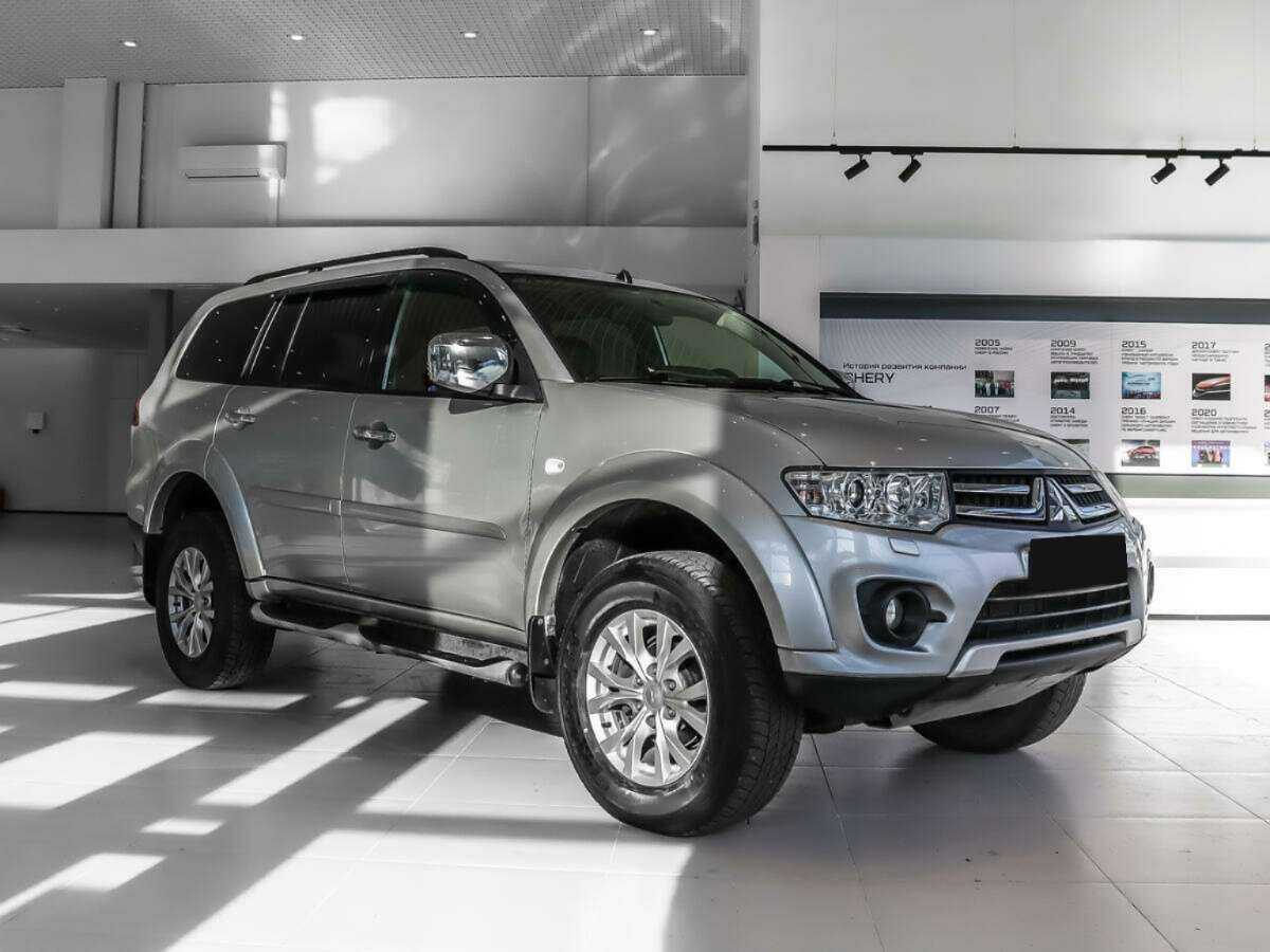 Mitsubishi Pajero Sport, 2015 - фото №2