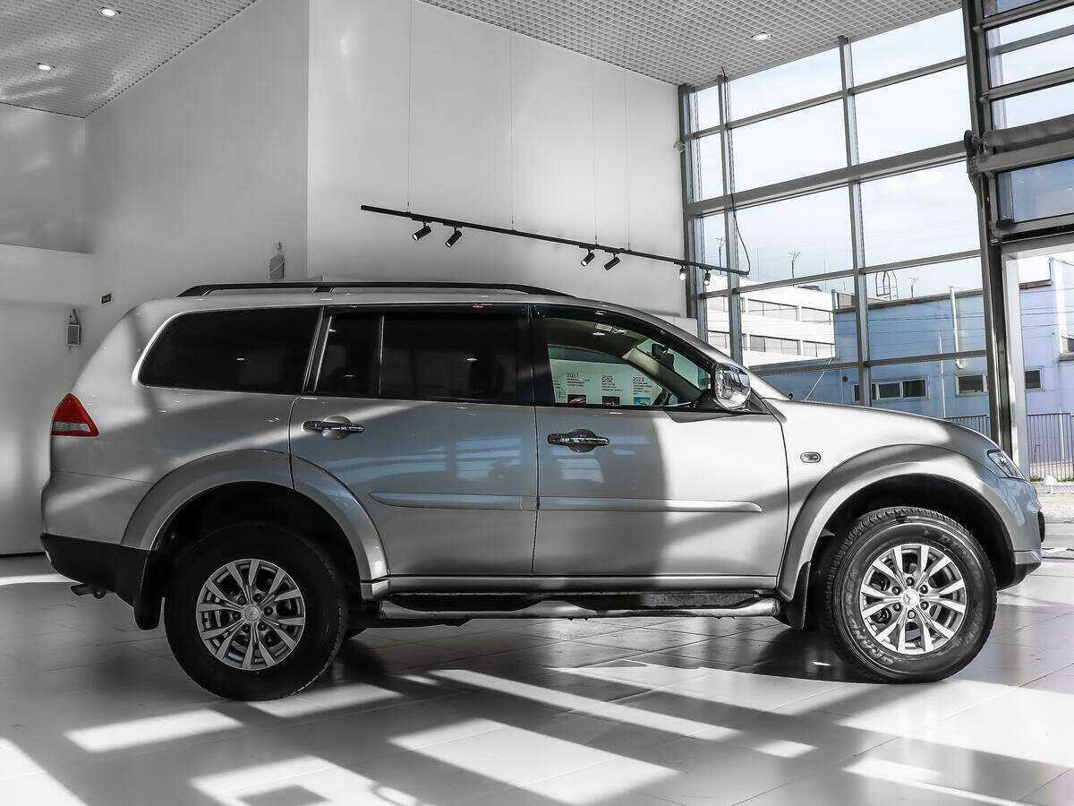 Mitsubishi Pajero Sport, 2015 - фото №3