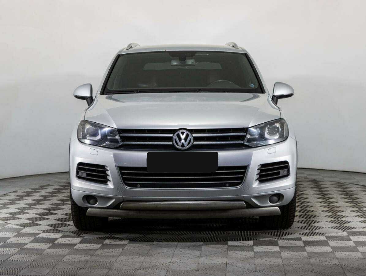 Volkswagen Touareg, 2012 - фото №2