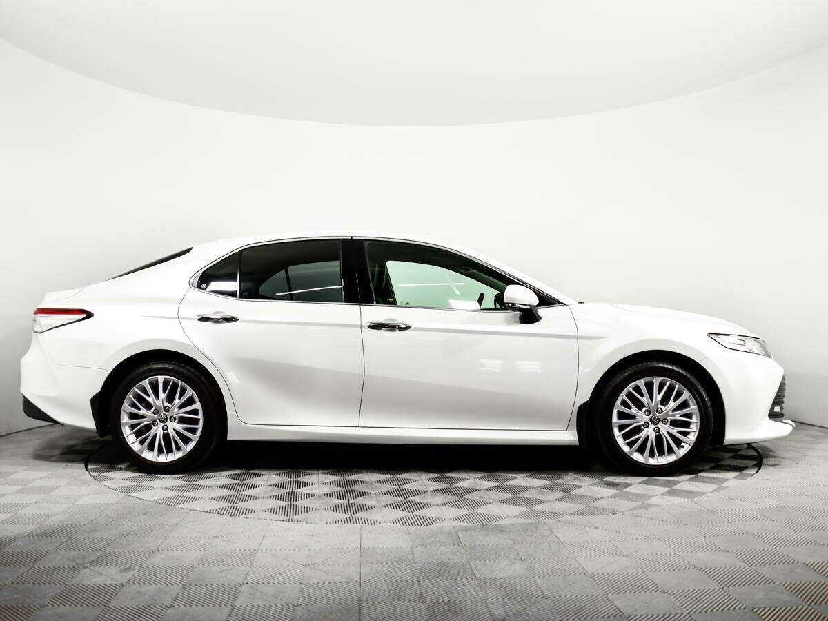 Toyota Camry, 2020 - фото №4