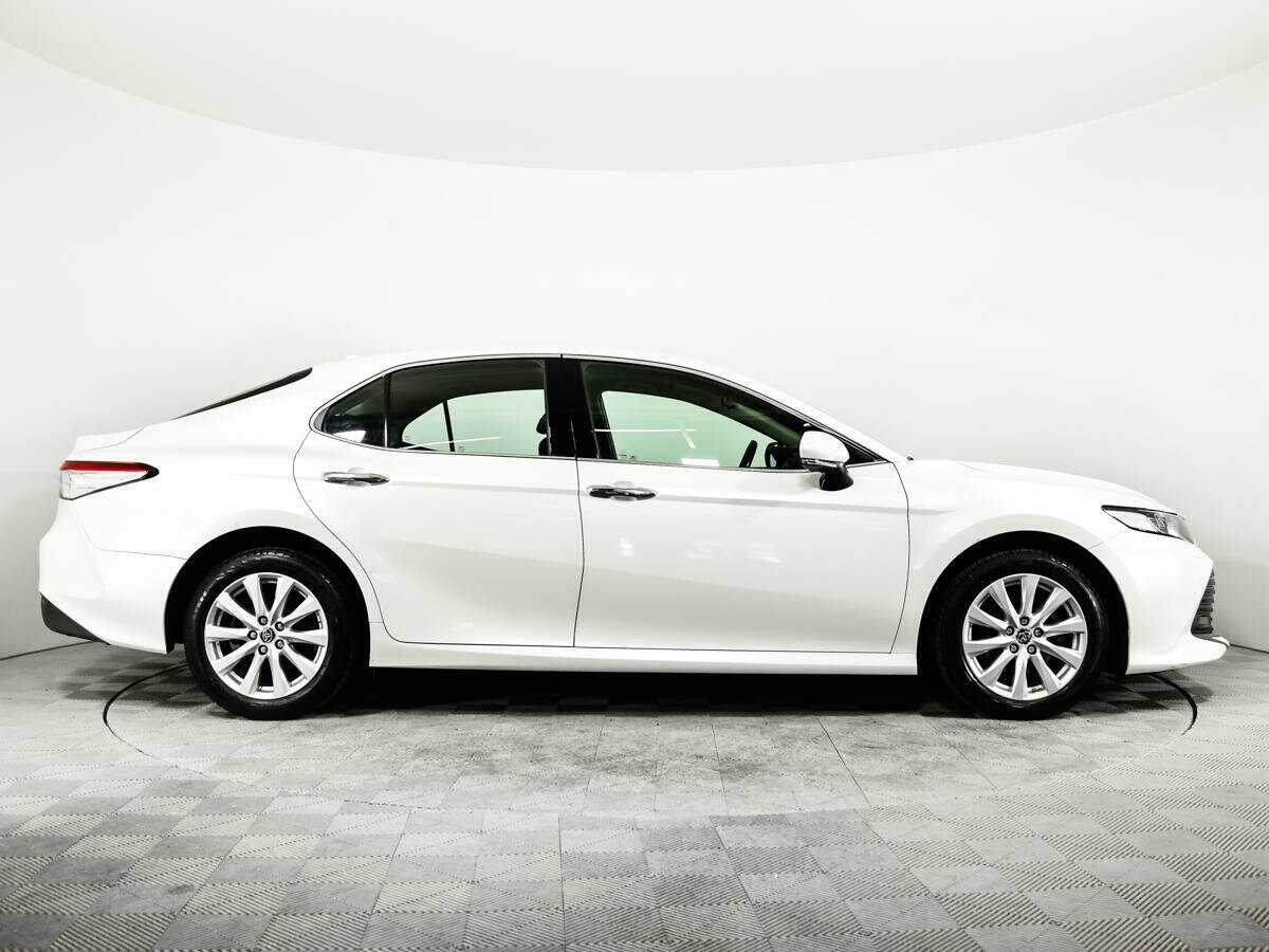 Toyota Camry, 2020 - фото №4