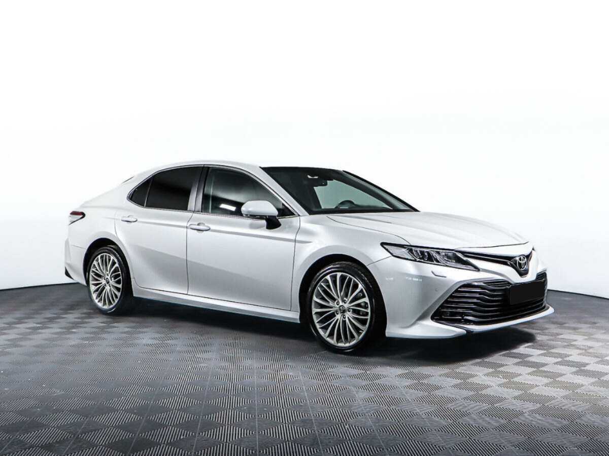 Toyota Camry, 2020 - фото №3