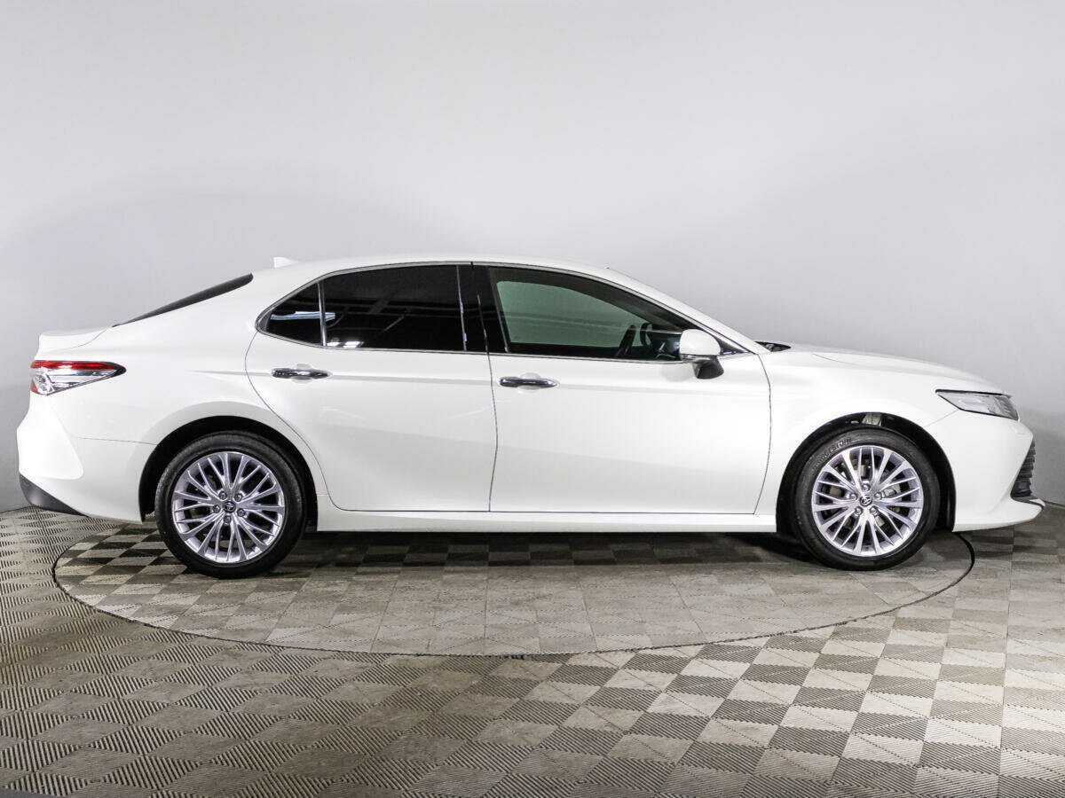 Toyota Camry, 2020 - фото №4