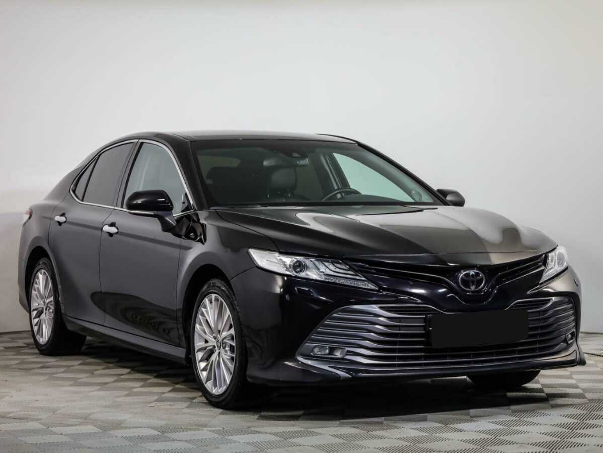 Toyota Camry, 2020 - фото №2