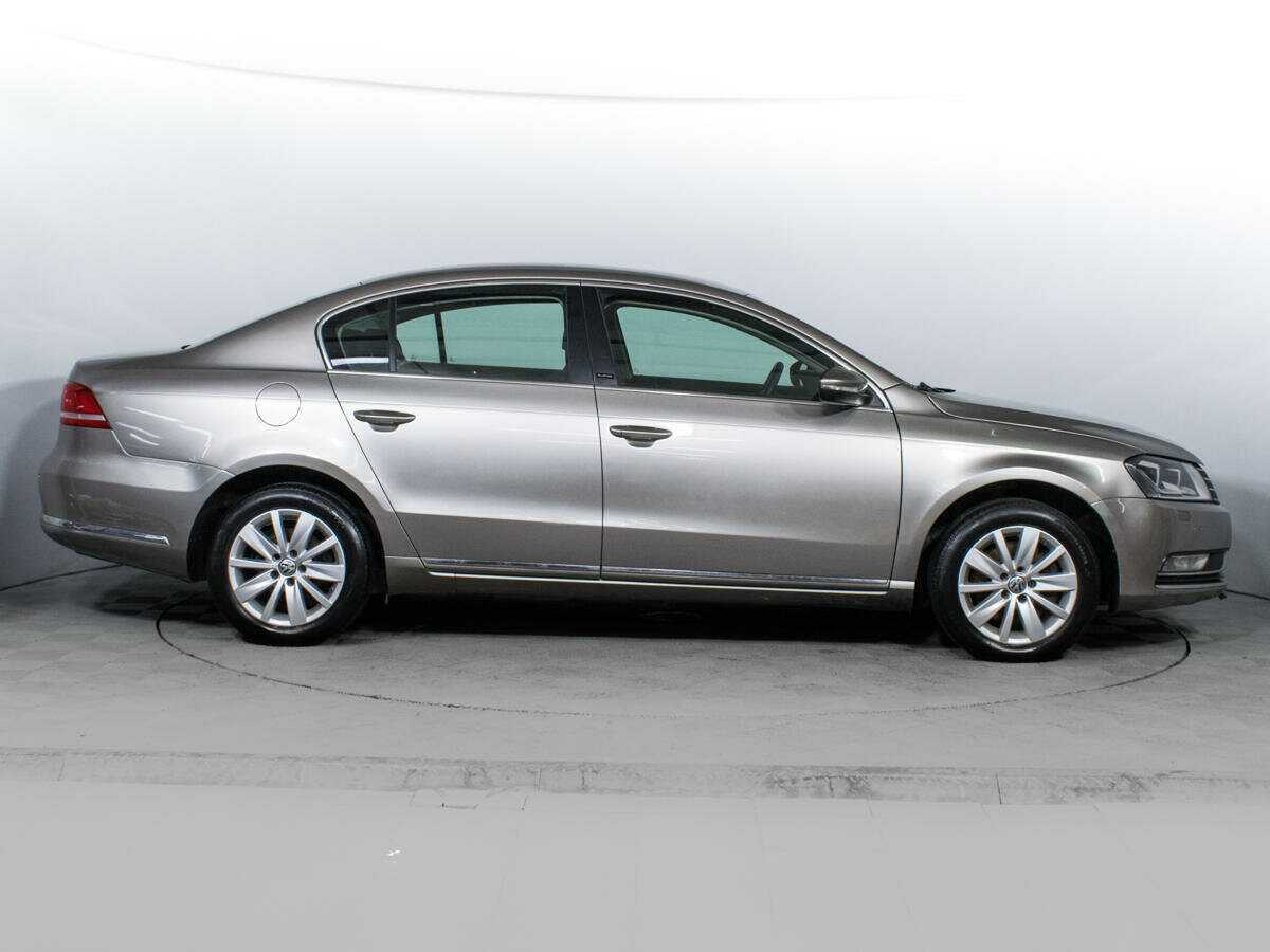 Volkswagen Passat, 2012 - фото №4