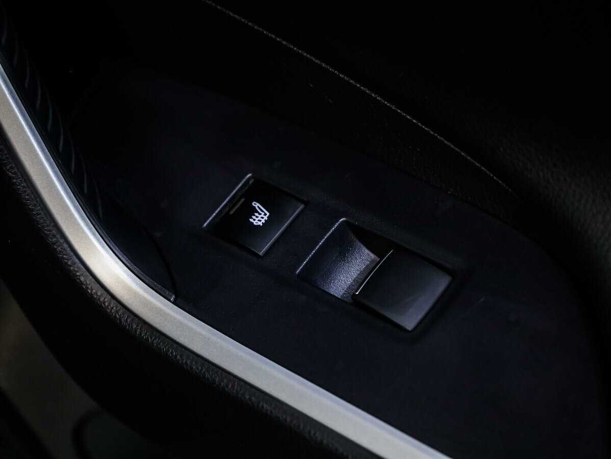 Toyota RAV4, 2021 - фото №3