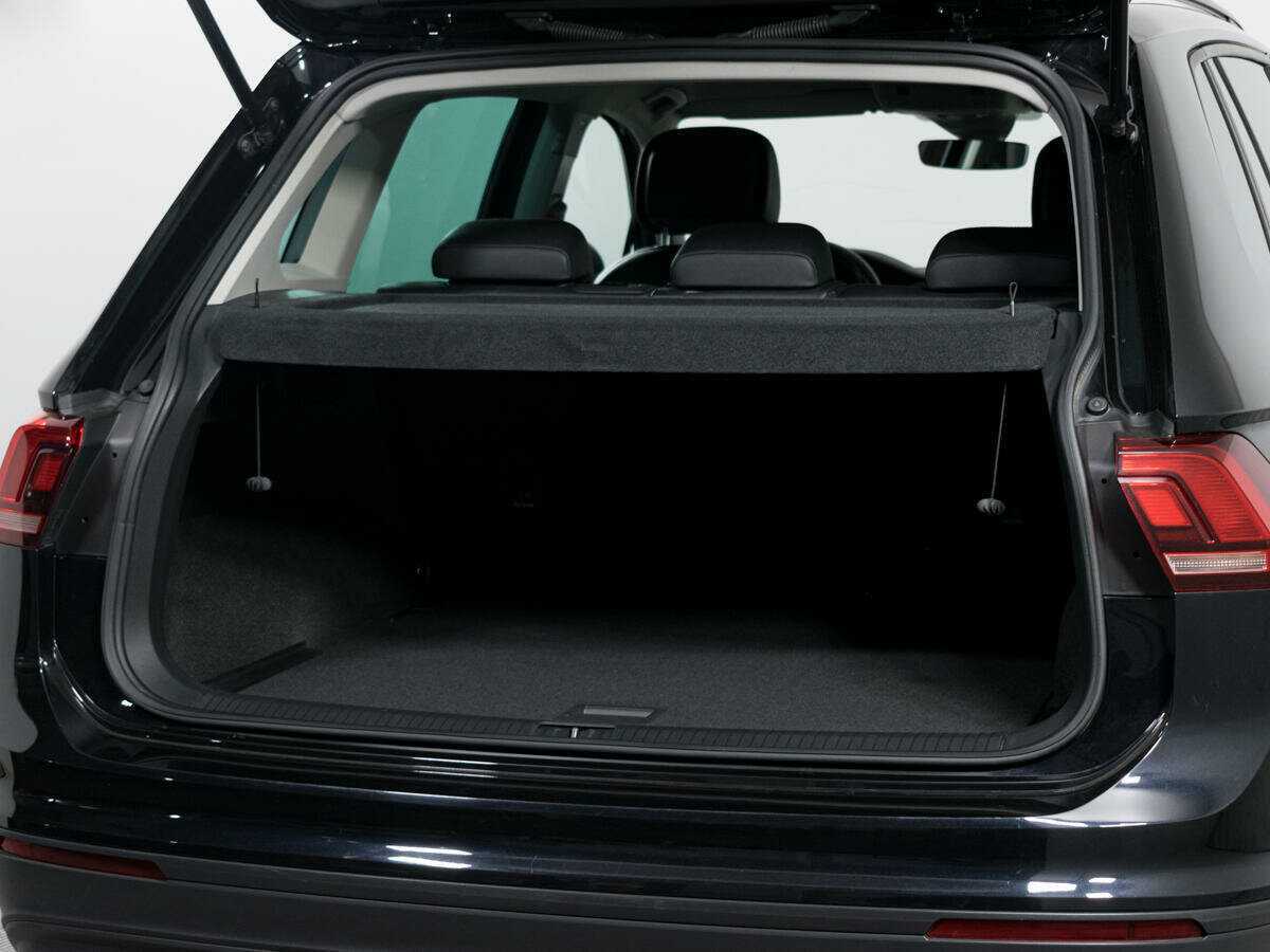 Volkswagen Tiguan L, 2019 - фото №2