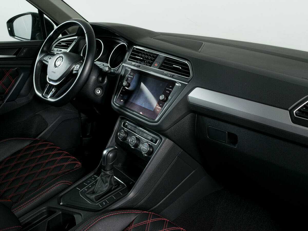 Volkswagen Tiguan L, 2019 - фото №3