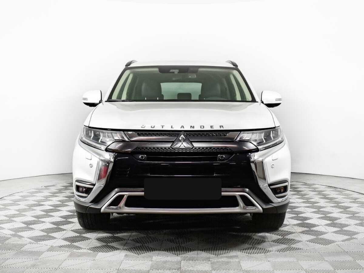 Mitsubishi Outlander, 2021 - фото №2