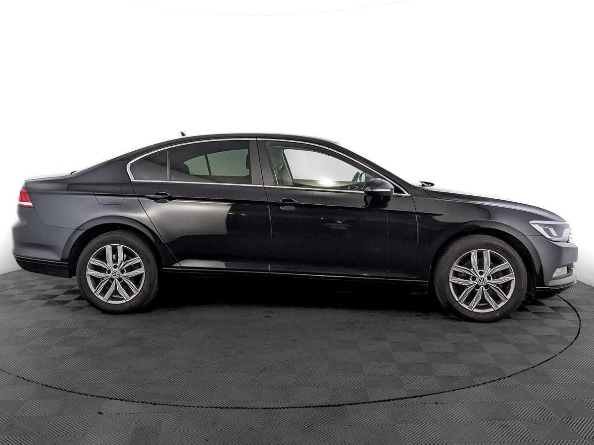 Volkswagen Passat, 2018 - фото №4