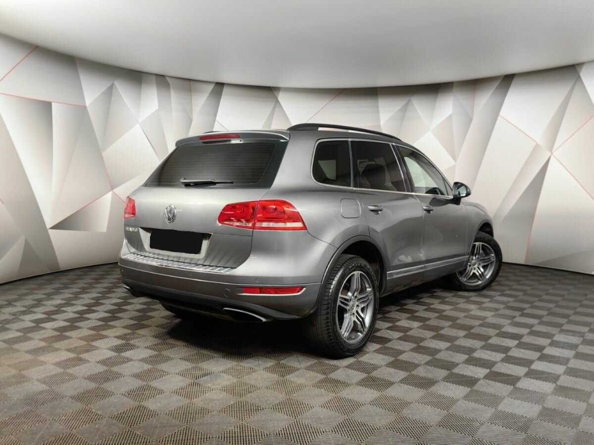 Volkswagen Touareg, 2012 - фото №2