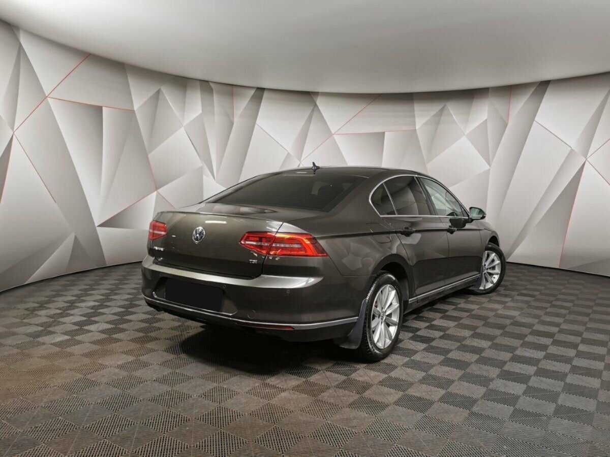 Volkswagen Passat, 2018 - фото №2