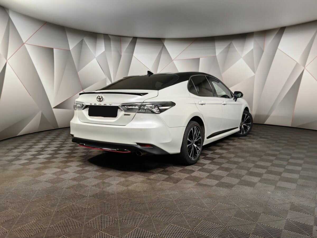 Toyota Camry, 2020 - фото №2