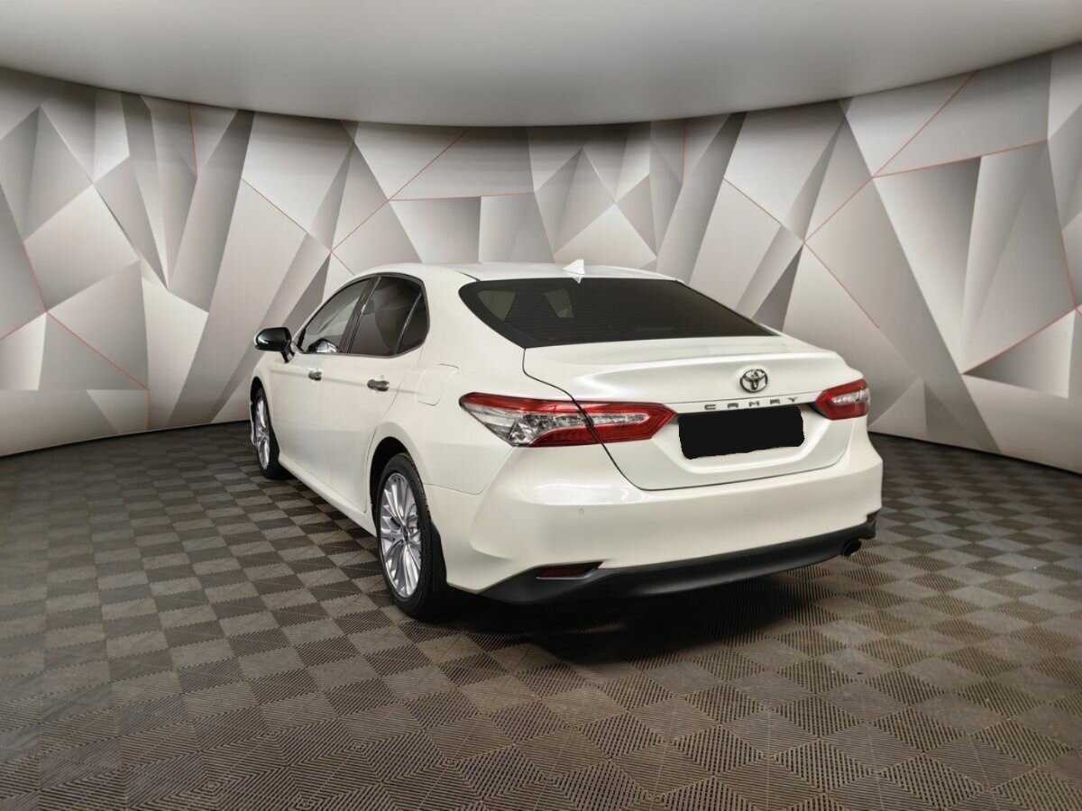 Toyota Camry, 2020 - фото №4