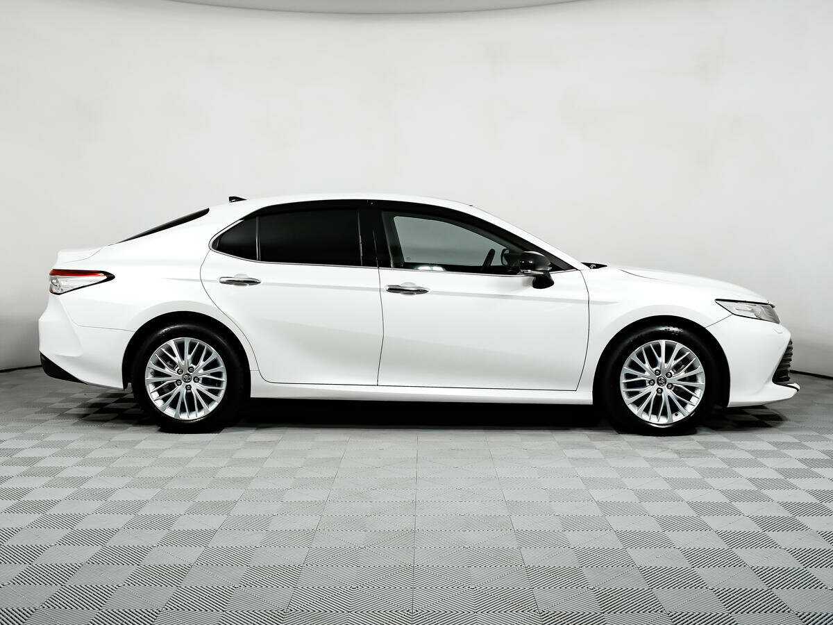 Toyota Camry, 2019 - фото №4
