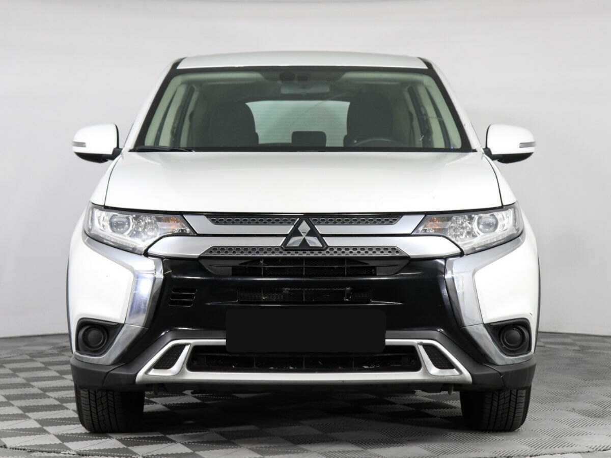 Mitsubishi Outlander, 2020 - фото №2